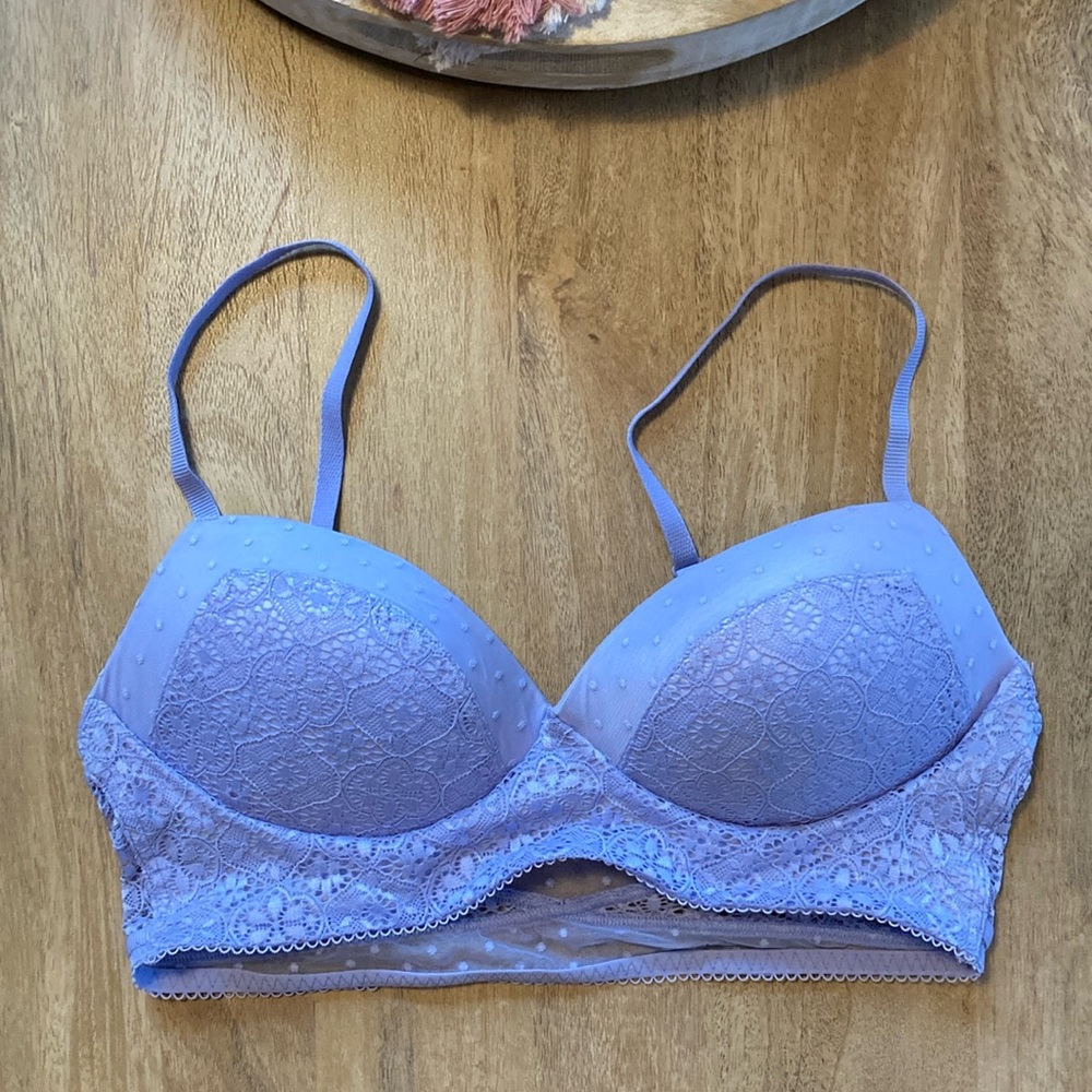 Victorias Secret Wireless Padded Demi Pullover Bra in purple. Size: L